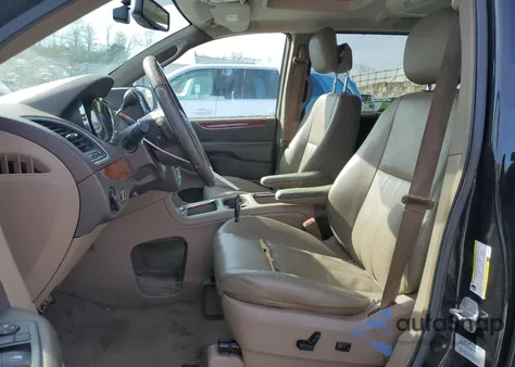 2015 Chrysler Town & Country Touring L z USA, uszkodzony, nr VIN 2C4RC1CG0FR514300